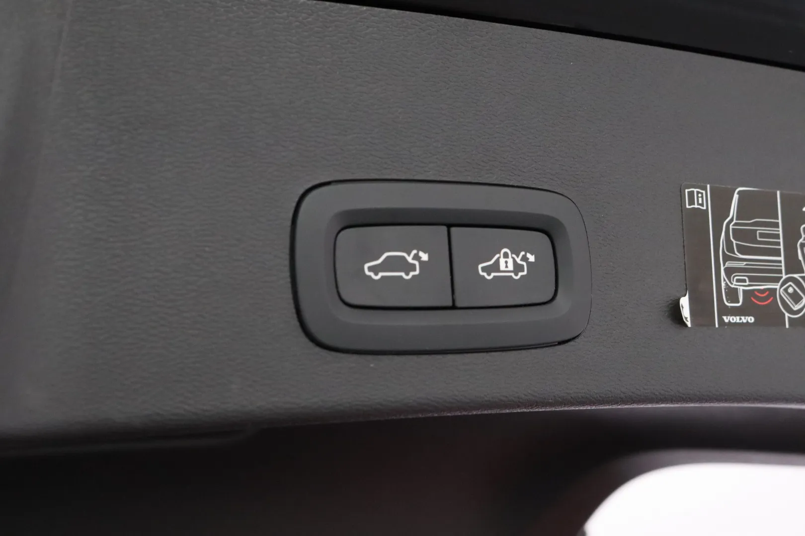 VOLVO XC40 IZJ-646 carousel image