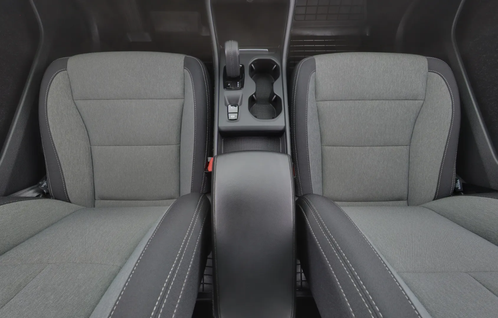 VOLVO XC40 IZJ-646 carousel image