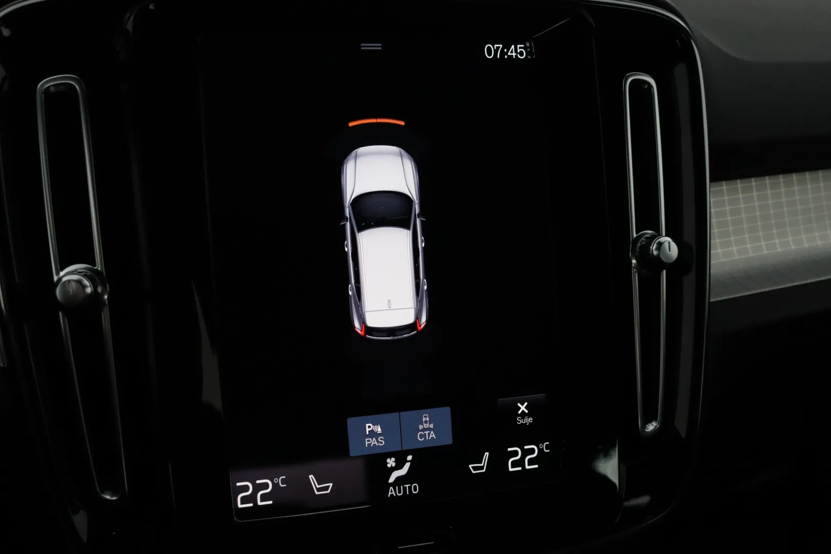 VOLVO XC40 IZJ-646 carousel image
