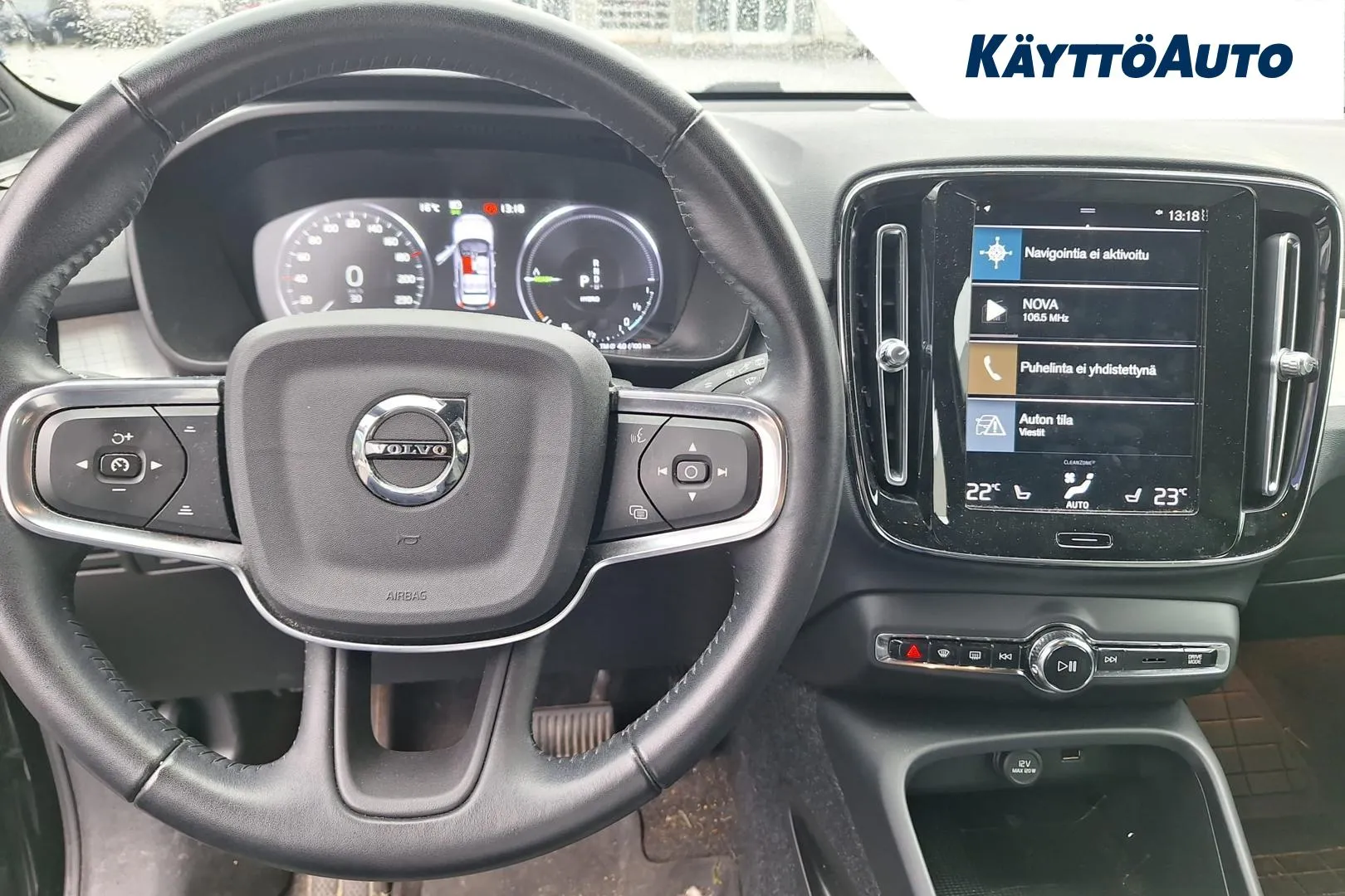 VOLVO XC40 IZJ-646 carousel image