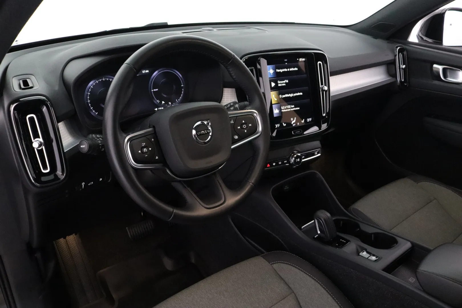 VOLVO XC40 IZJ-646 carousel image