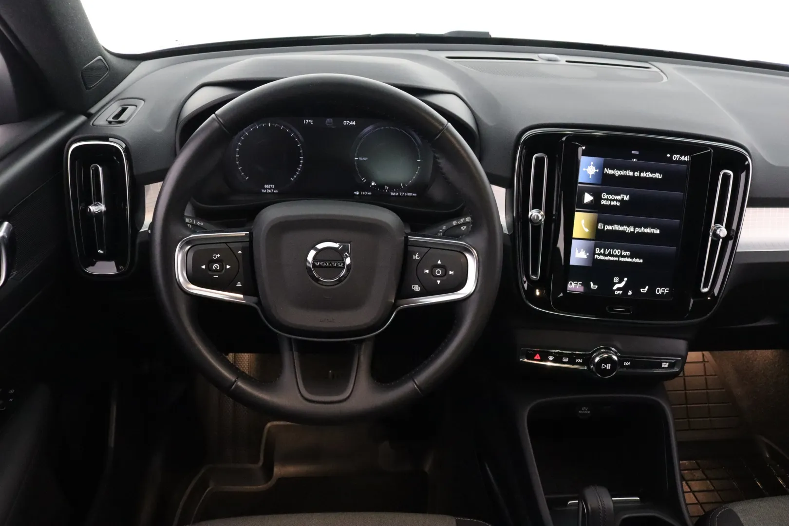 VOLVO XC40 IZJ-646 carousel image