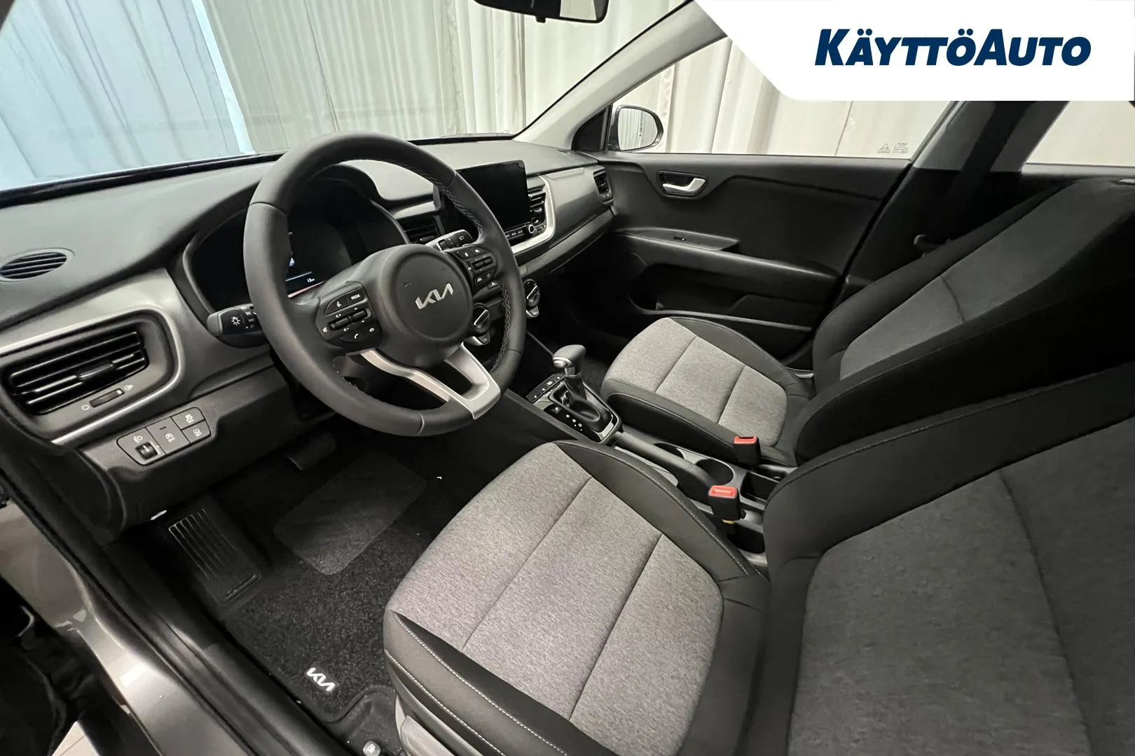 Kia Stonic ZPU-711 carousel image