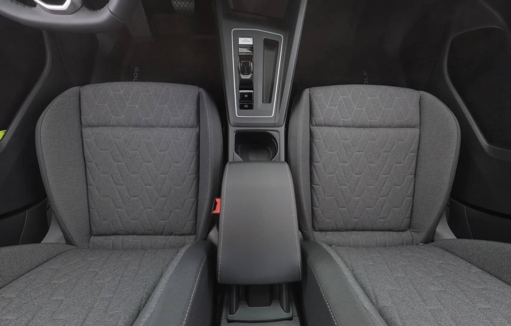 Volkswagen Golf FSJ-679 carousel image