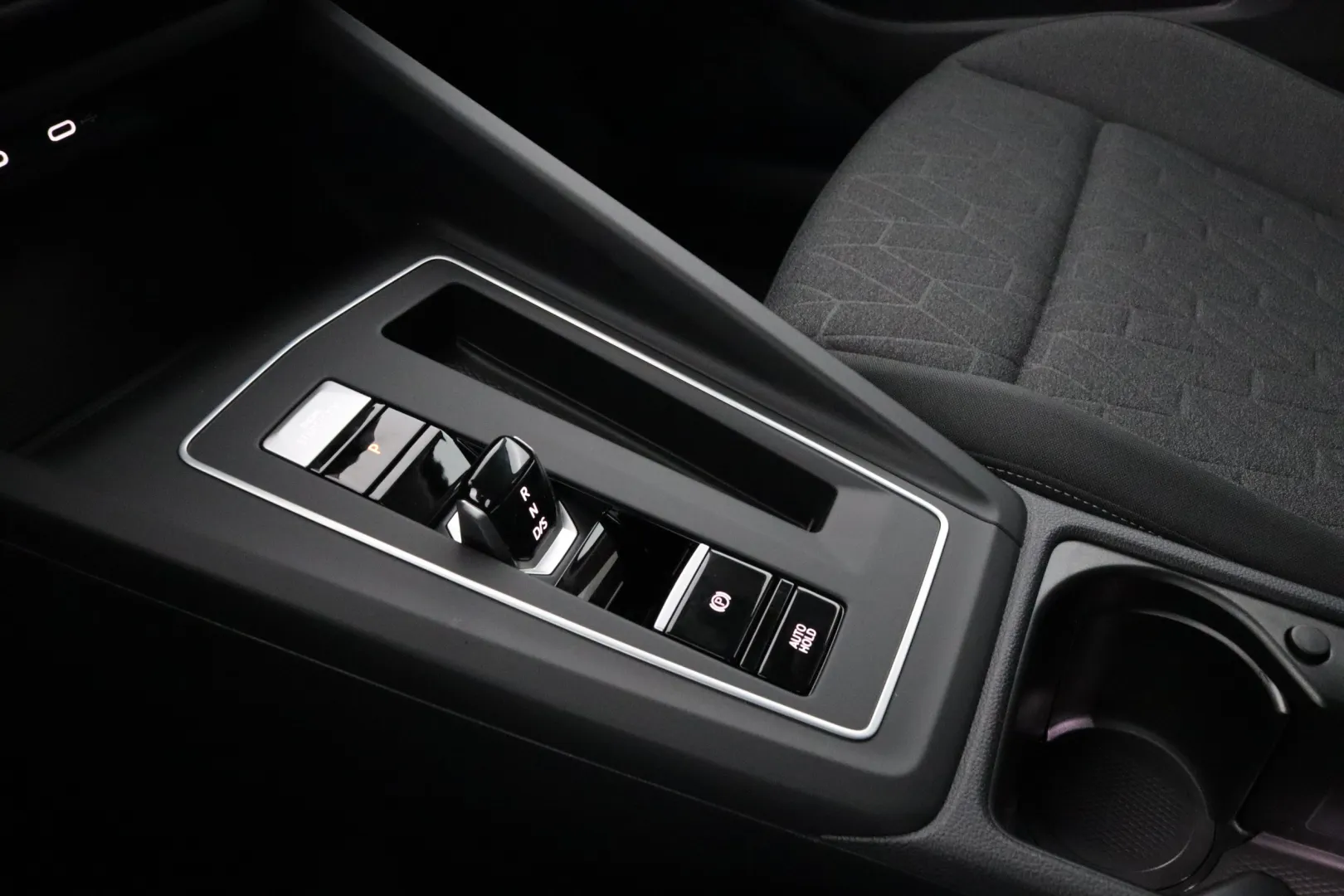 Volkswagen Golf FSJ-679 carousel image