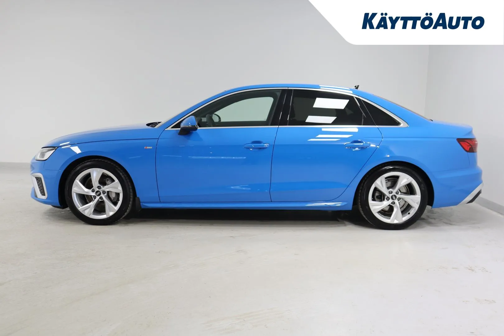 AUDI A4 GOV-298 carousel image