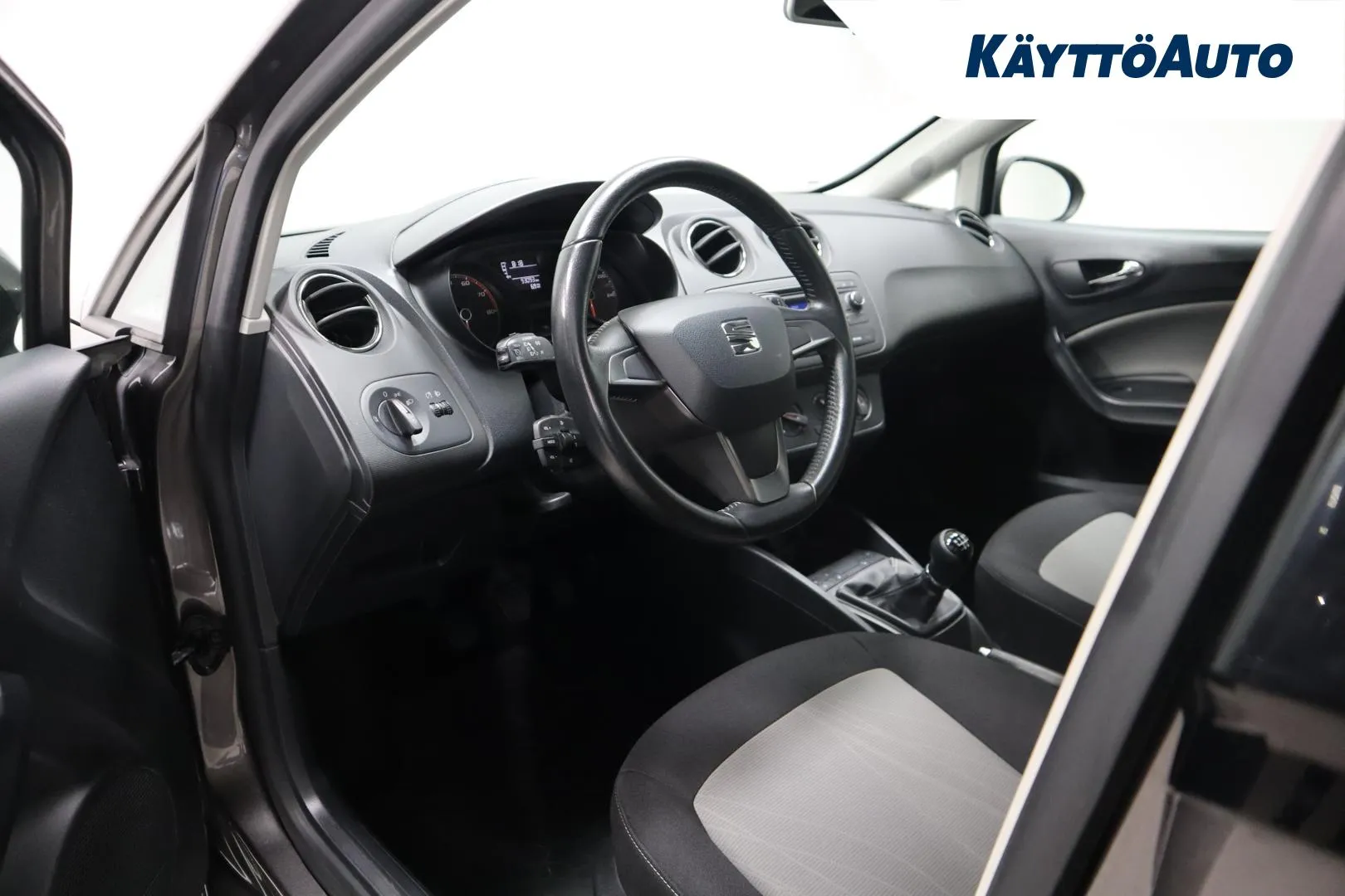 Seat Ibiza BSL-638 carousel image