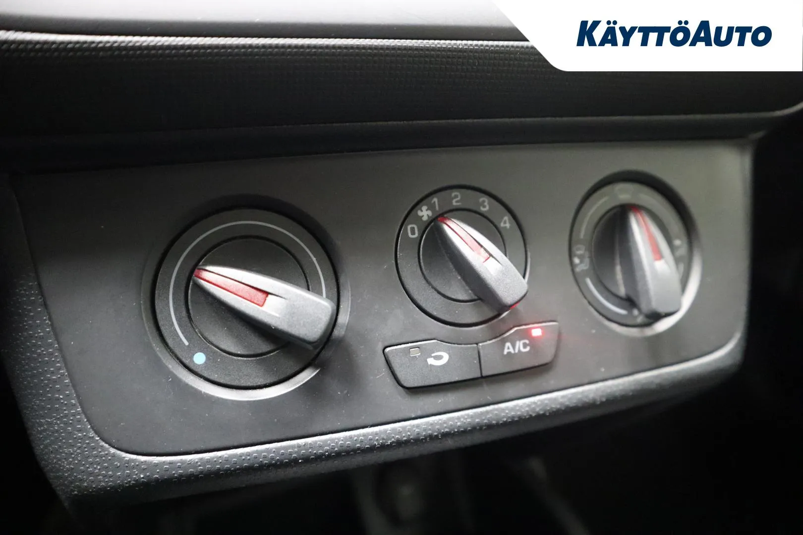 Seat Ibiza BSL-638 carousel image