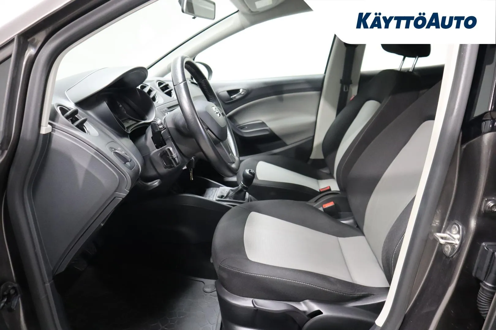 Seat Ibiza BSL-638 carousel image