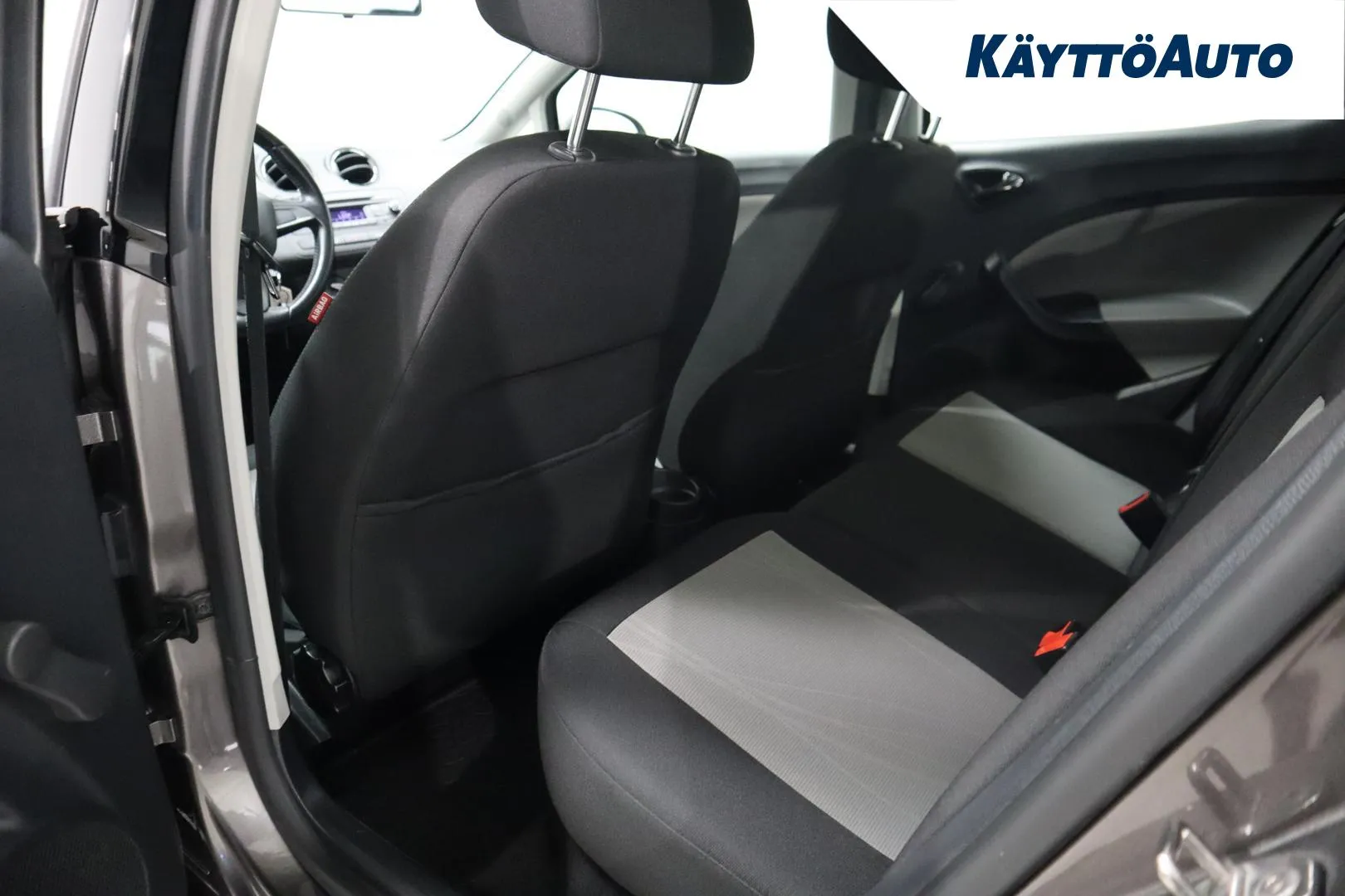 Seat Ibiza BSL-638 carousel image