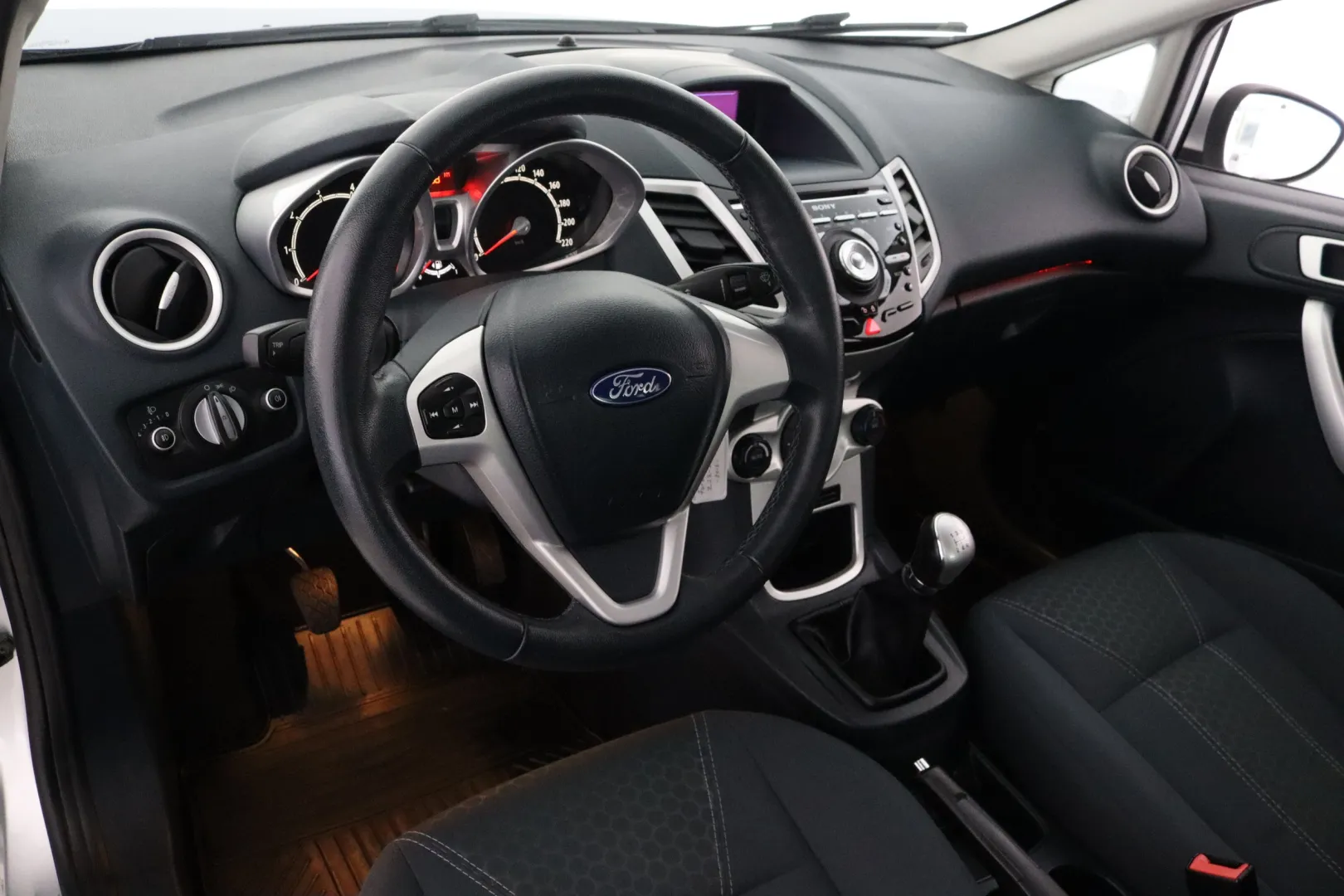 FORD Fiesta ZJR-264 carousel image