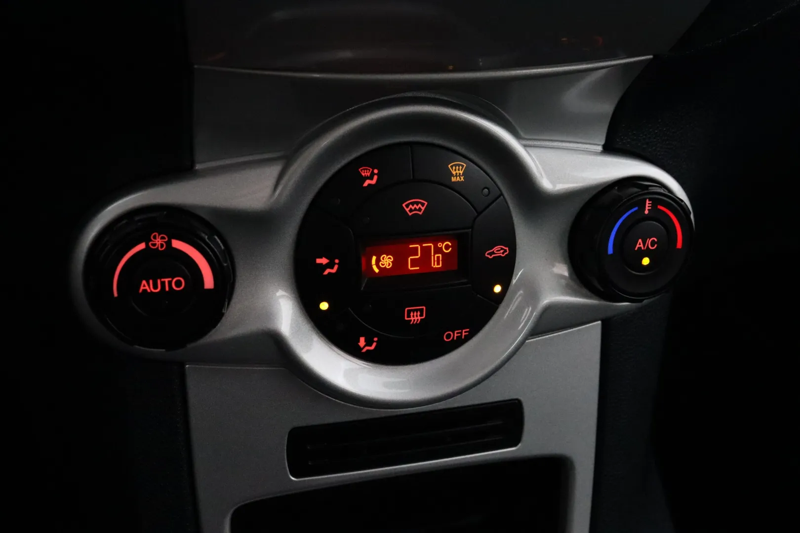 FORD Fiesta ZJR-264 carousel image