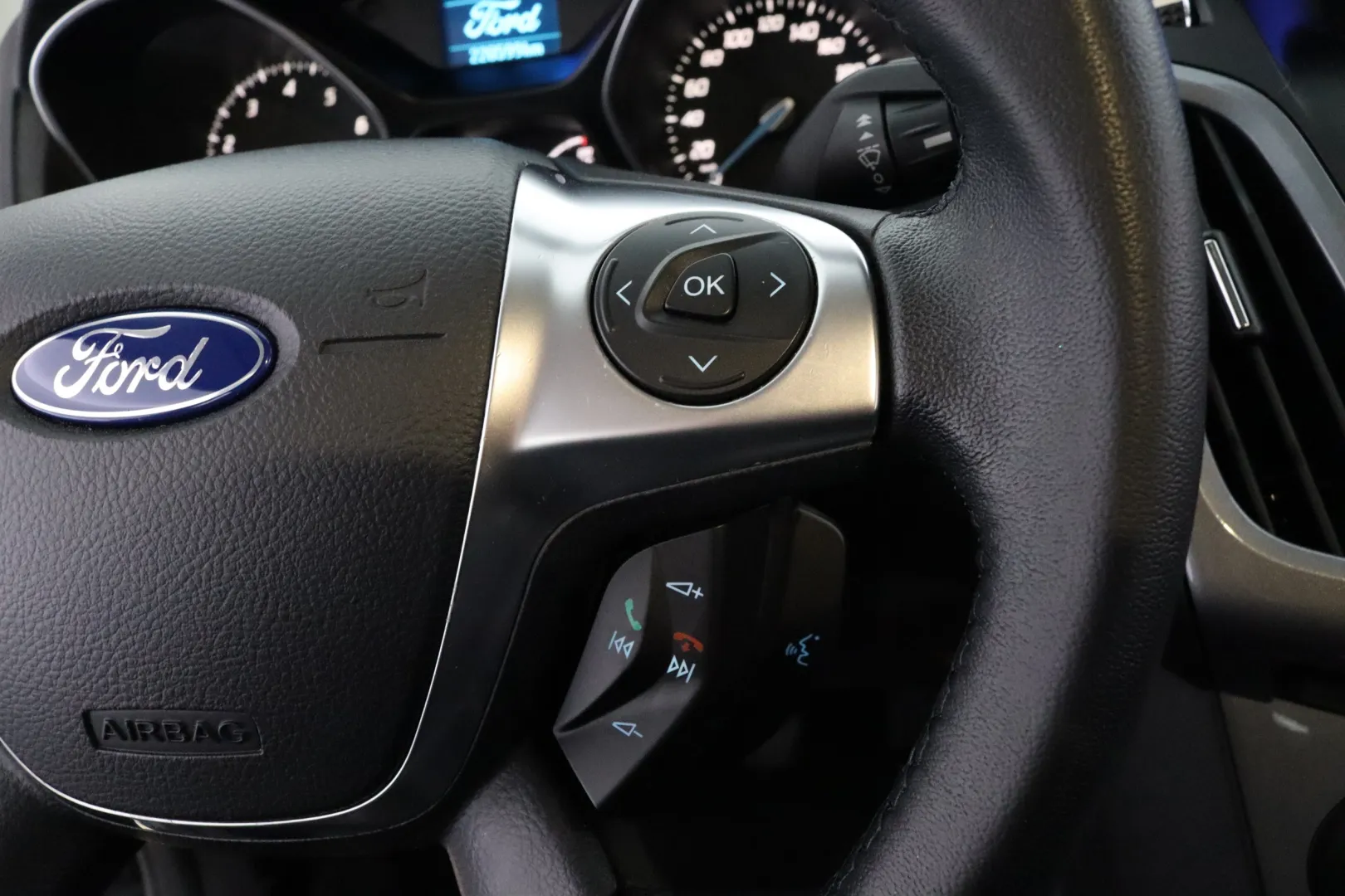 FORD Focus EMC-504 carousel image