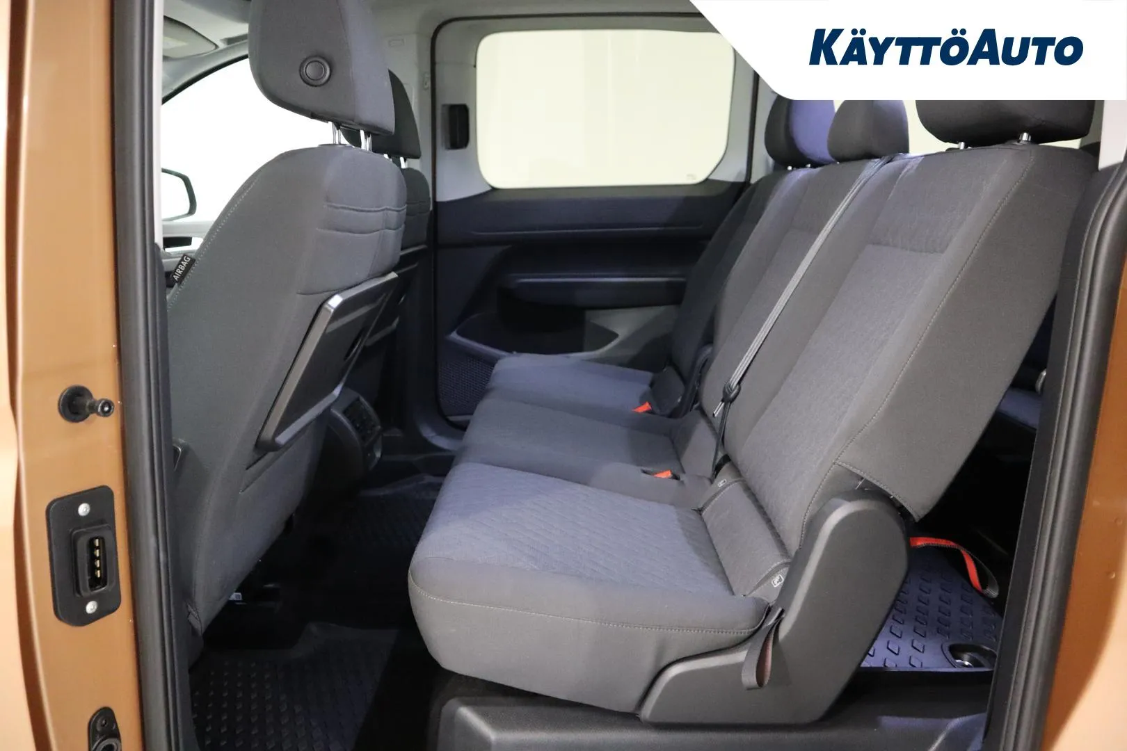 Volkswagen Caddy ZNP-346 carousel image