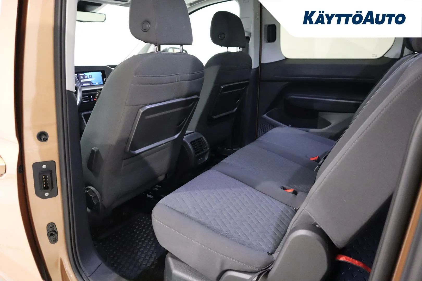 Volkswagen Caddy ZNP-346 carousel image