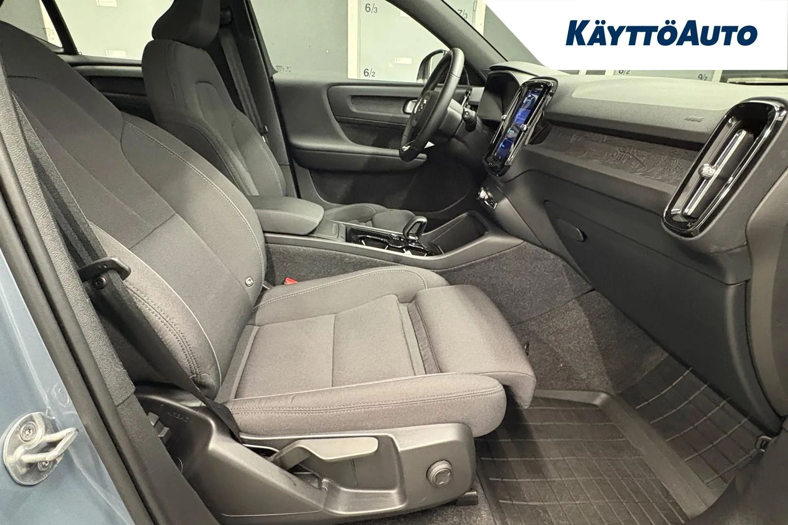VOLVO XC40 YLY-793 carousel image