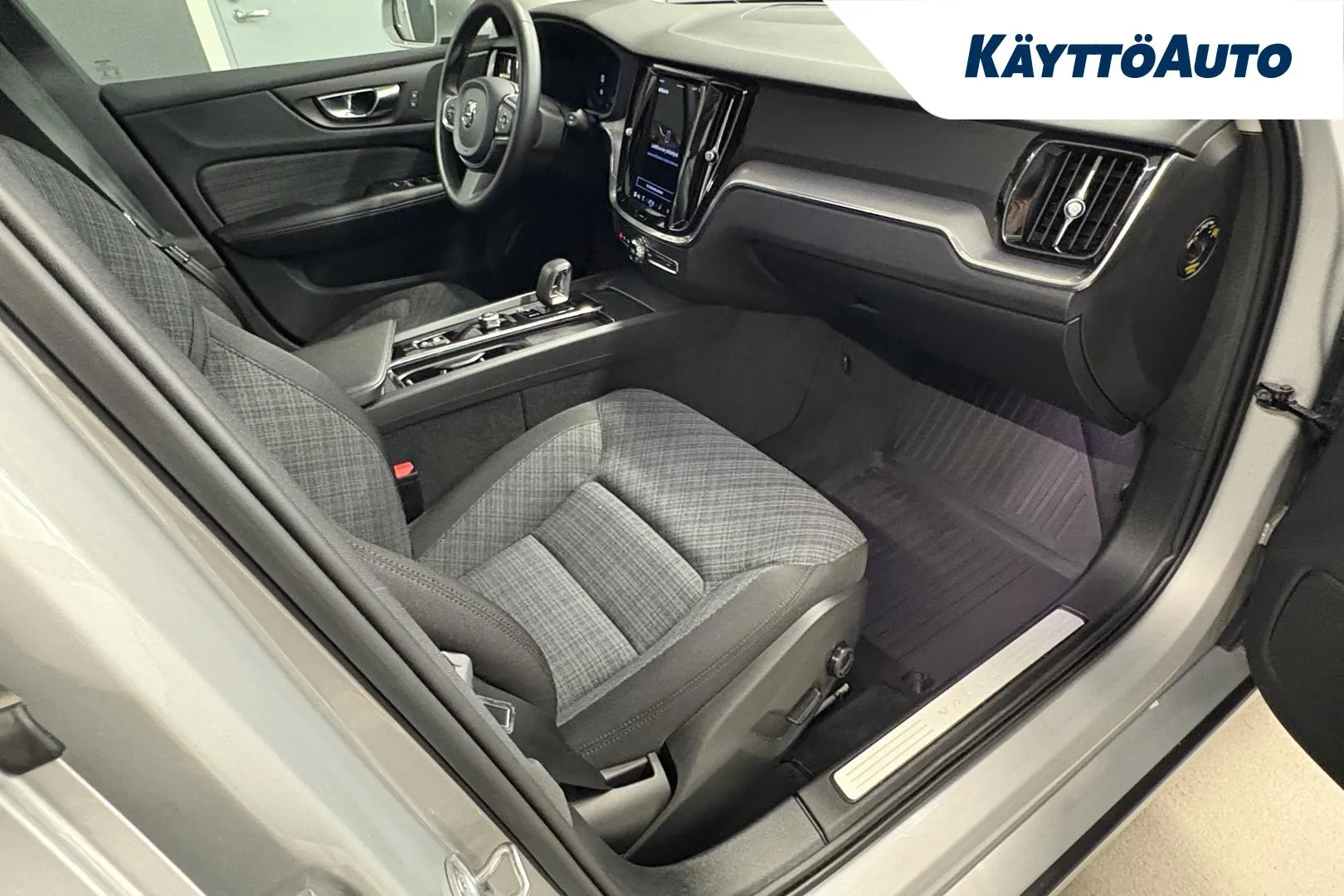 VOLVO V60 RUZ-417 carousel image