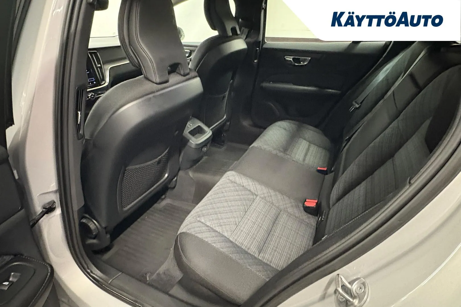 VOLVO V60 RUZ-417 carousel image