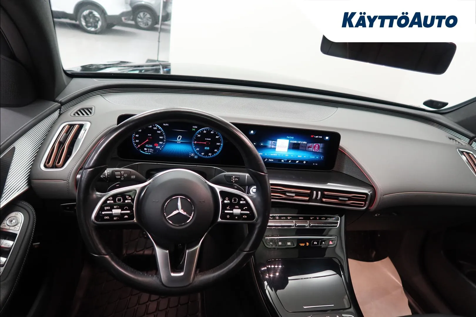 Mercedes-Benz EQC SOU-549 carousel image