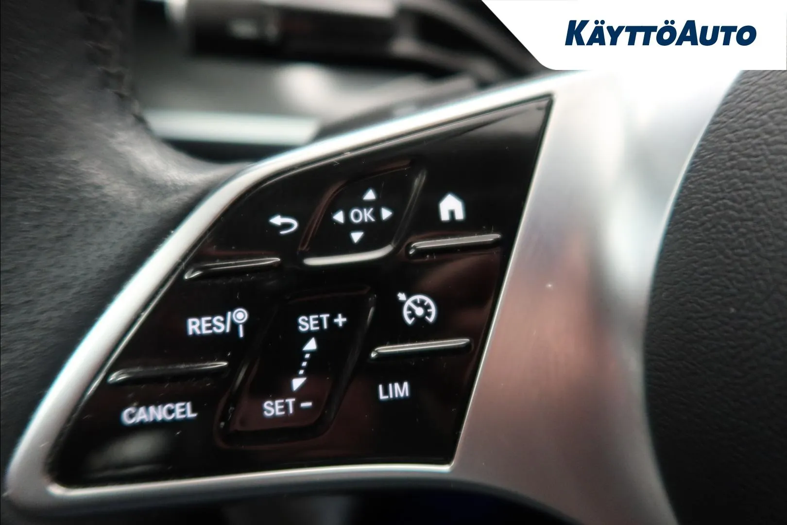 MERCEDES-BENZ C 300 e NMX-462 carousel image