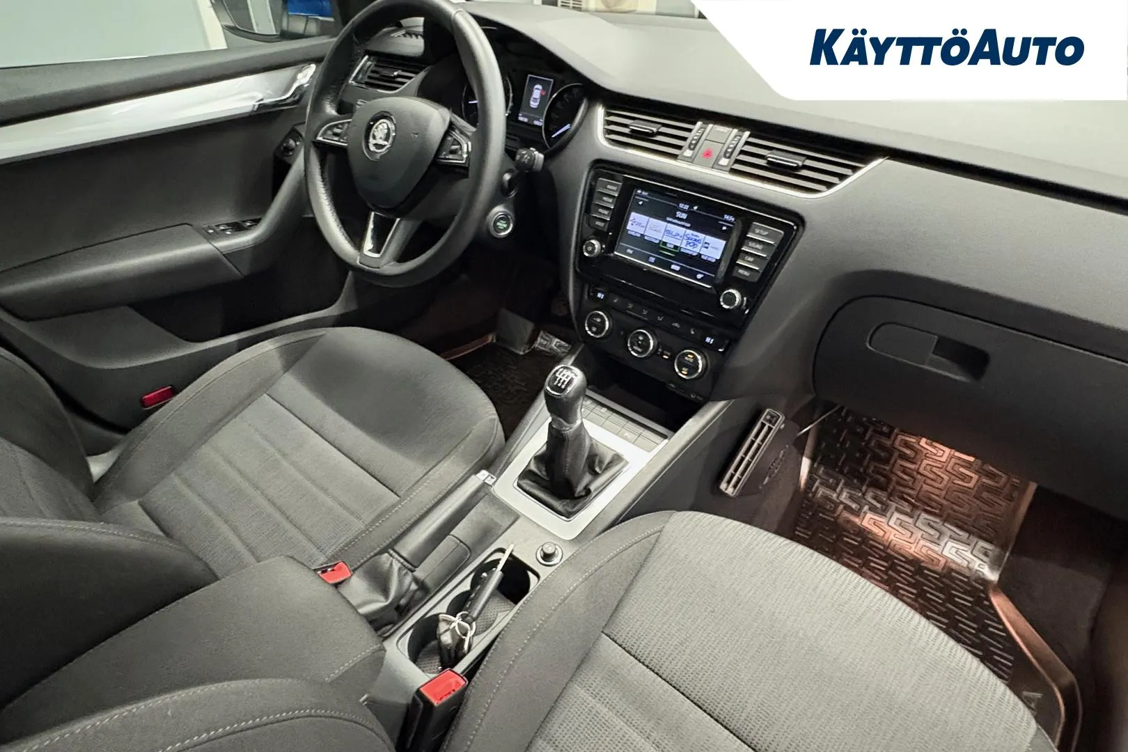 SKODA Octavia OVK-926 carousel image