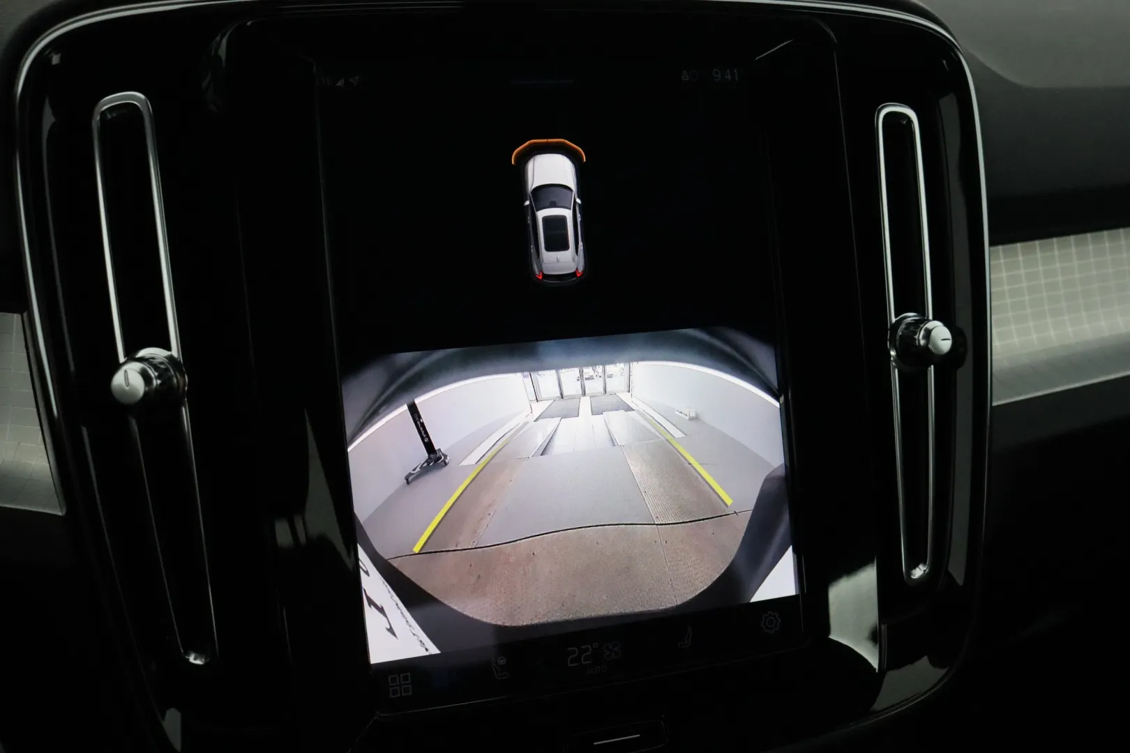 VOLVO XC40 CRU-245 carousel image