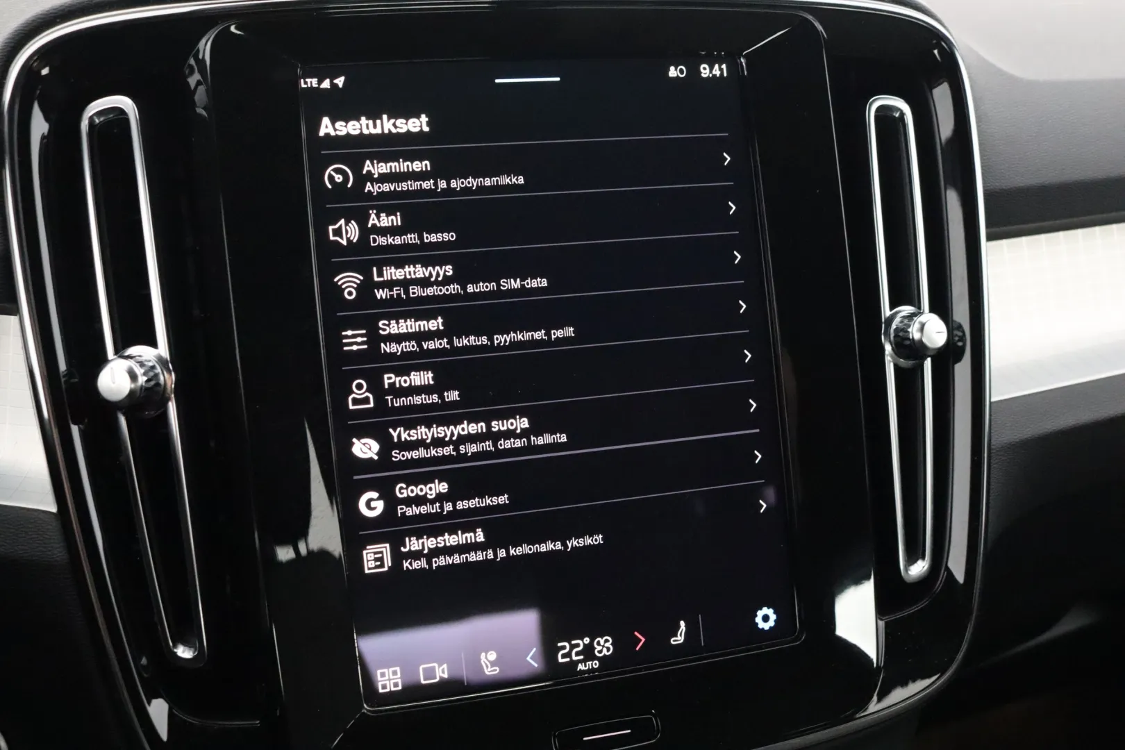 VOLVO XC40 CRU-245 carousel image