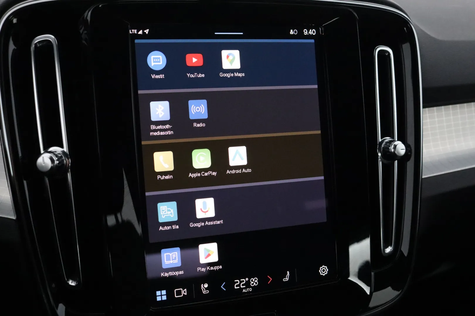 VOLVO XC40 CRU-245 carousel image