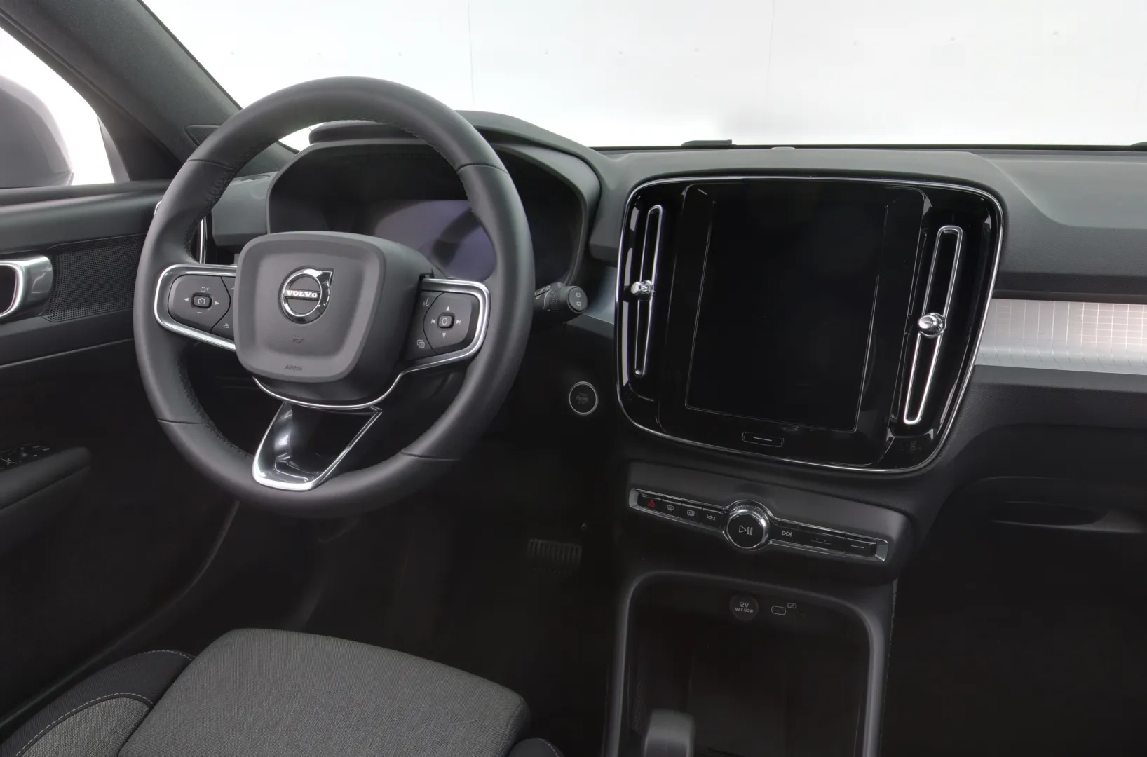 VOLVO XC40 CRU-245 carousel image