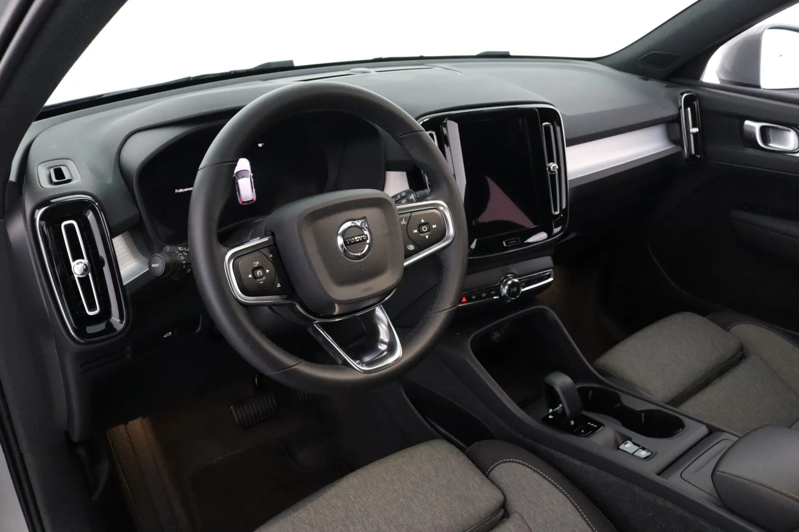 VOLVO XC40 CRU-245 carousel image