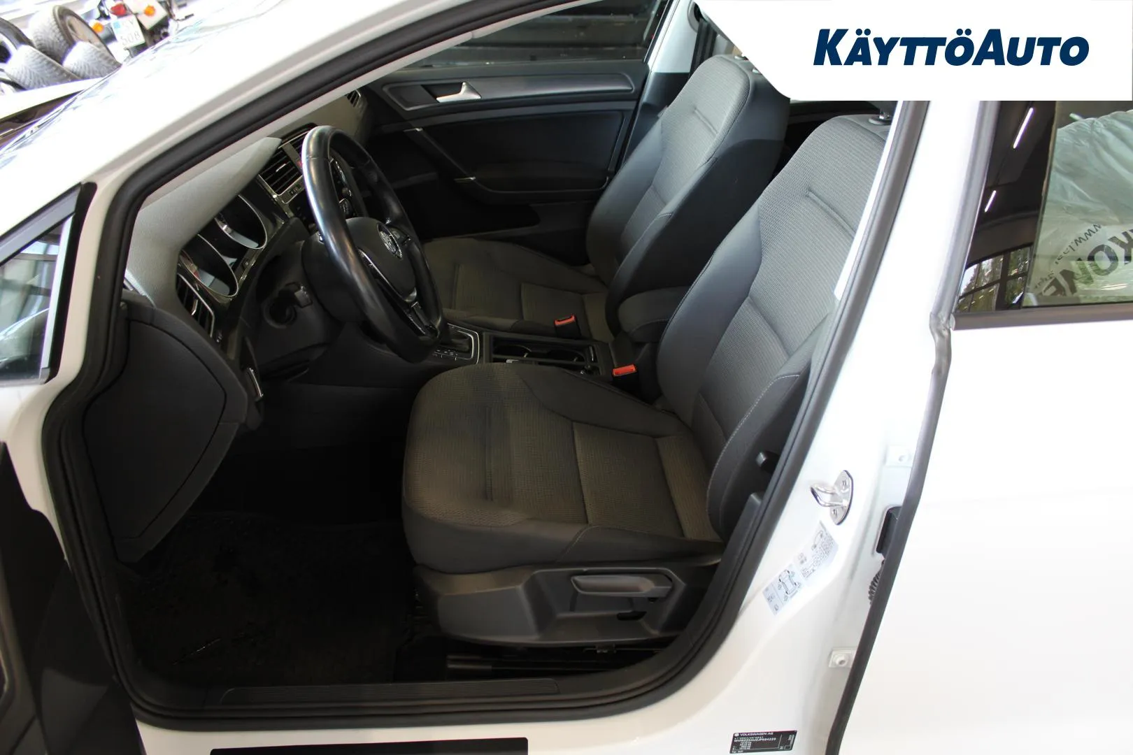 VOLKSWAGEN Golf XON-628 carousel image