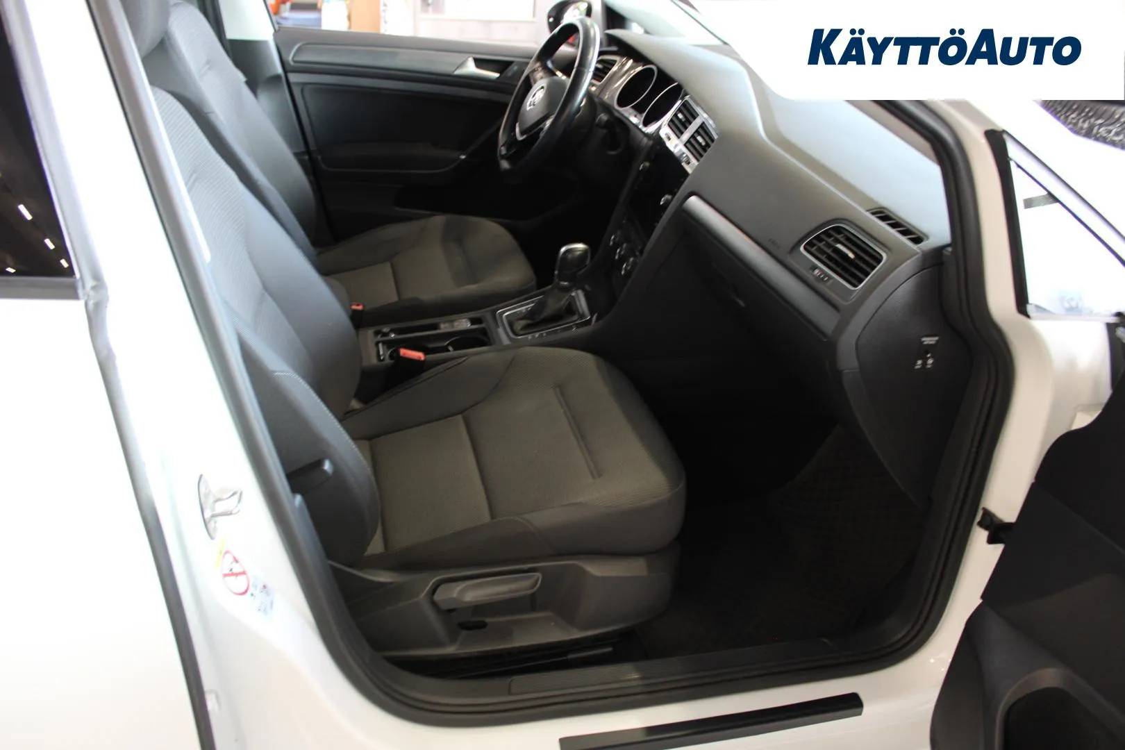 VOLKSWAGEN Golf XON-628 carousel image