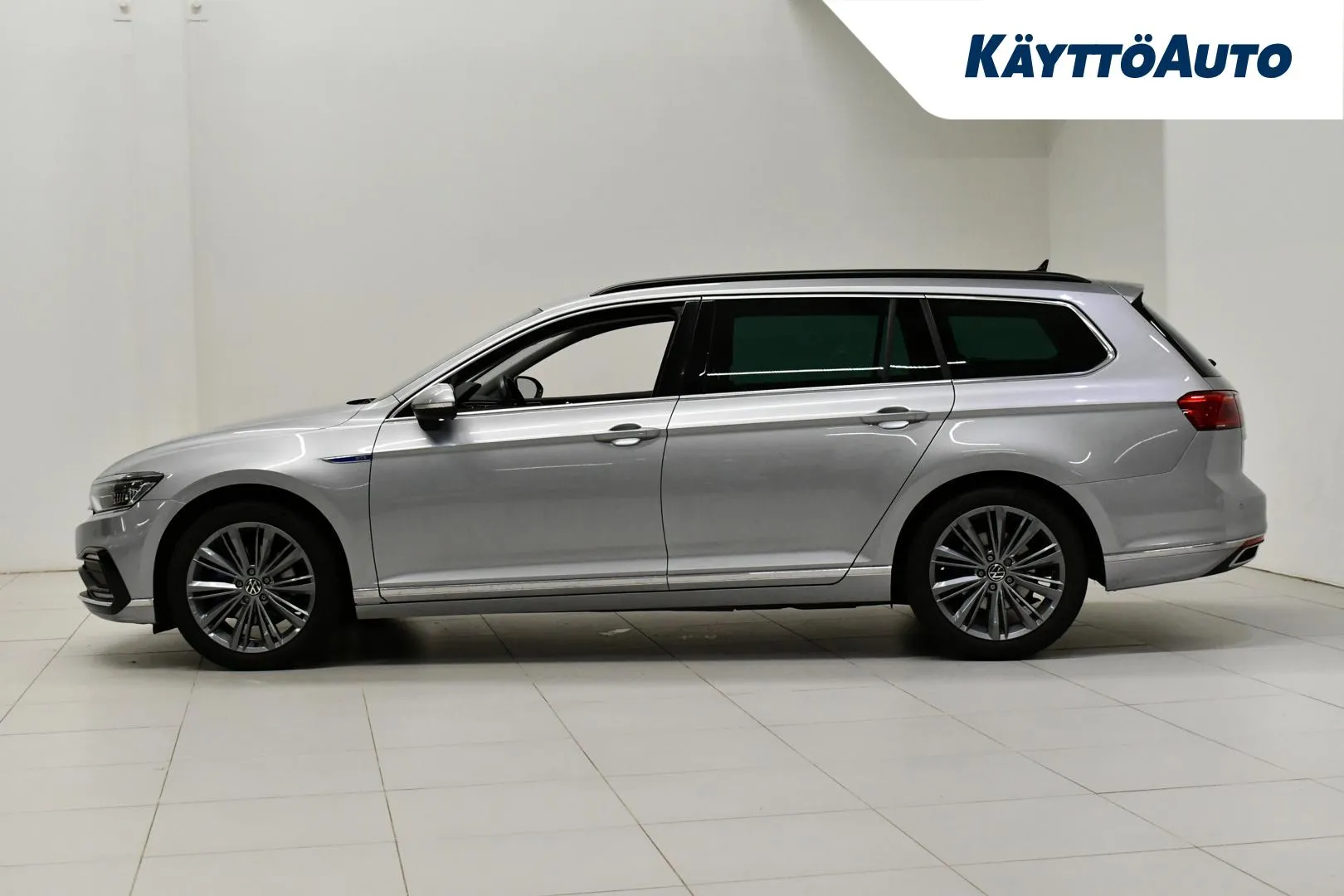 VOLKSWAGEN Passat EUX-847 carousel image