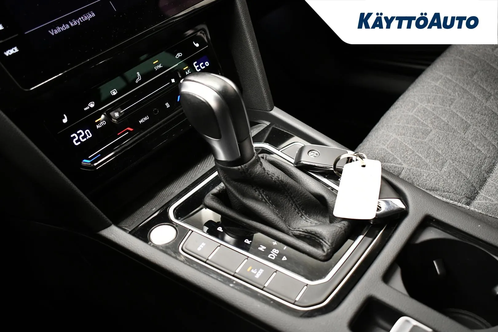 VOLKSWAGEN Passat EUX-847 carousel image