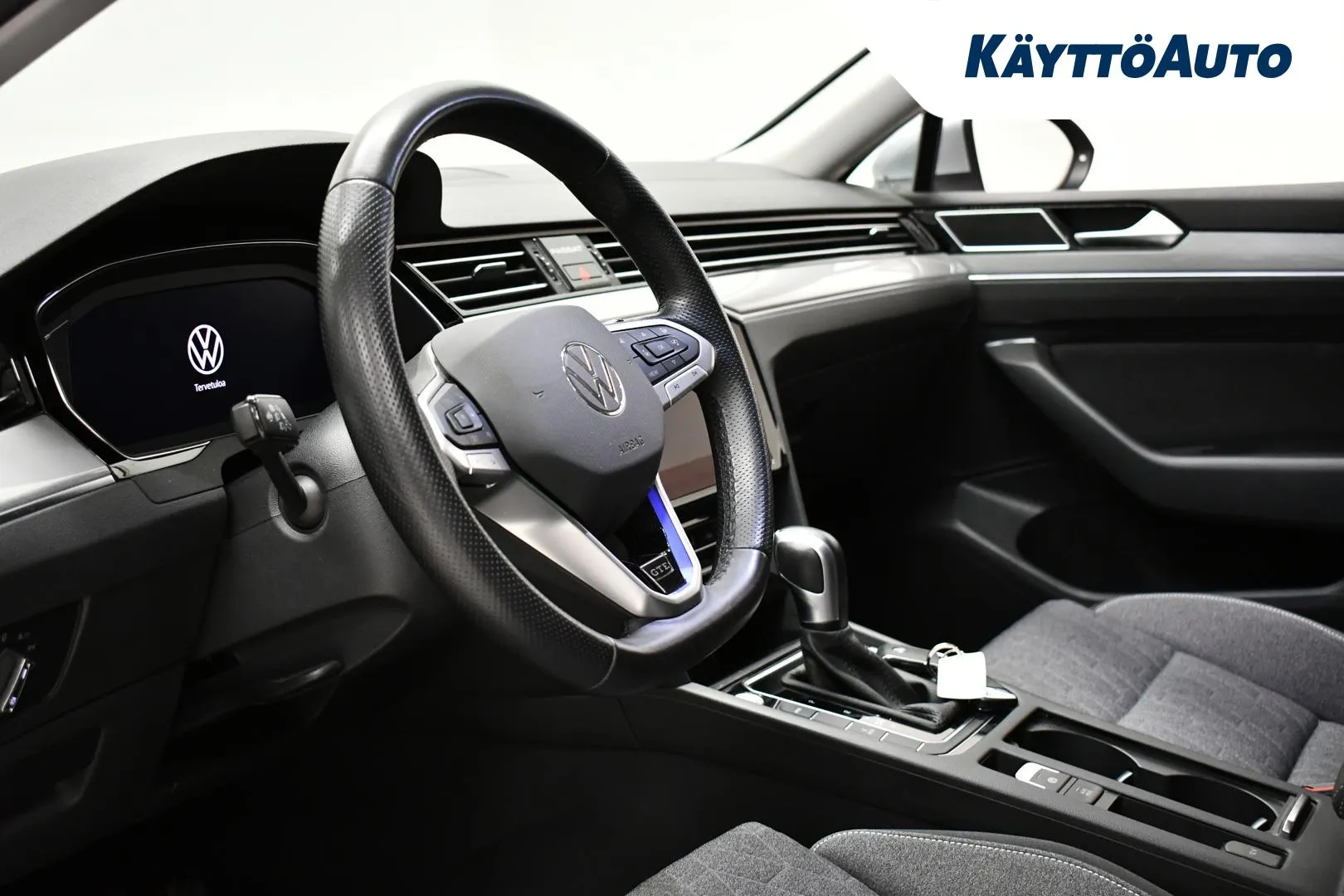 VOLKSWAGEN Passat EUX-847 carousel image