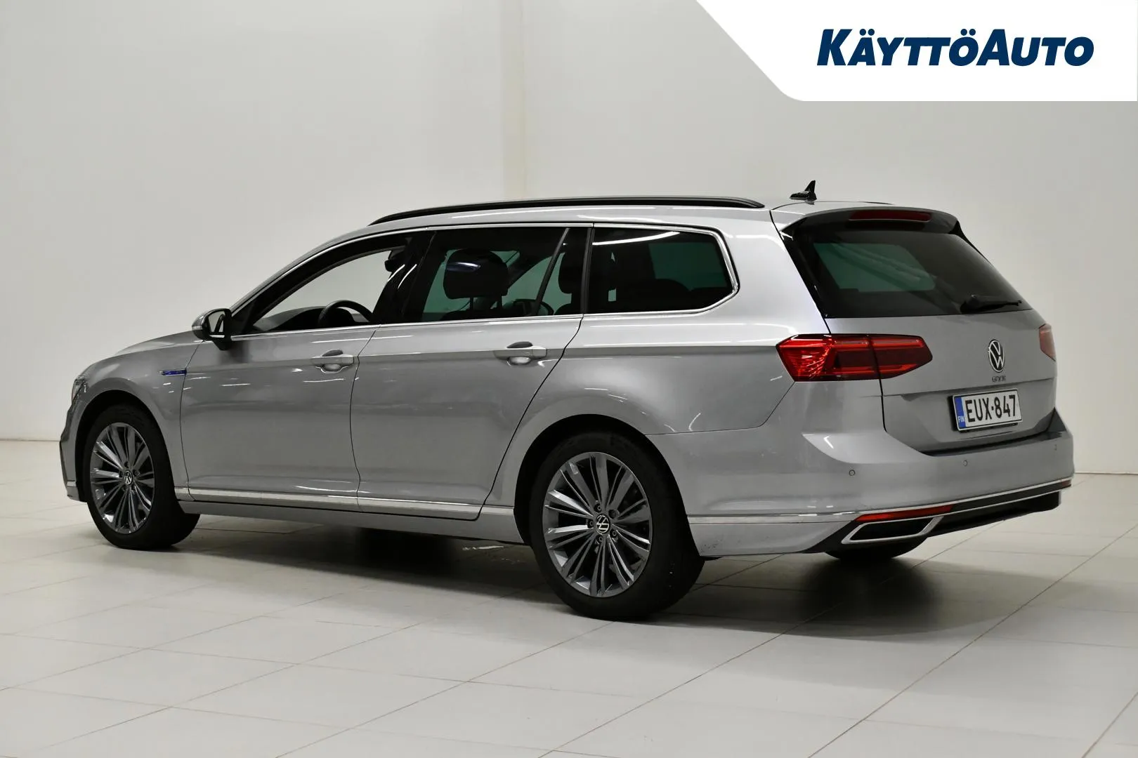 VOLKSWAGEN Passat EUX-847 carousel image