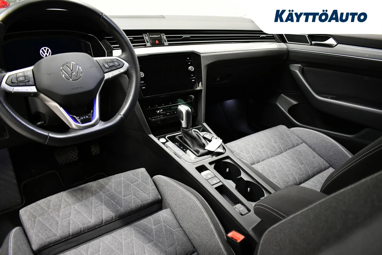 VOLKSWAGEN Passat EUX-847 carousel image