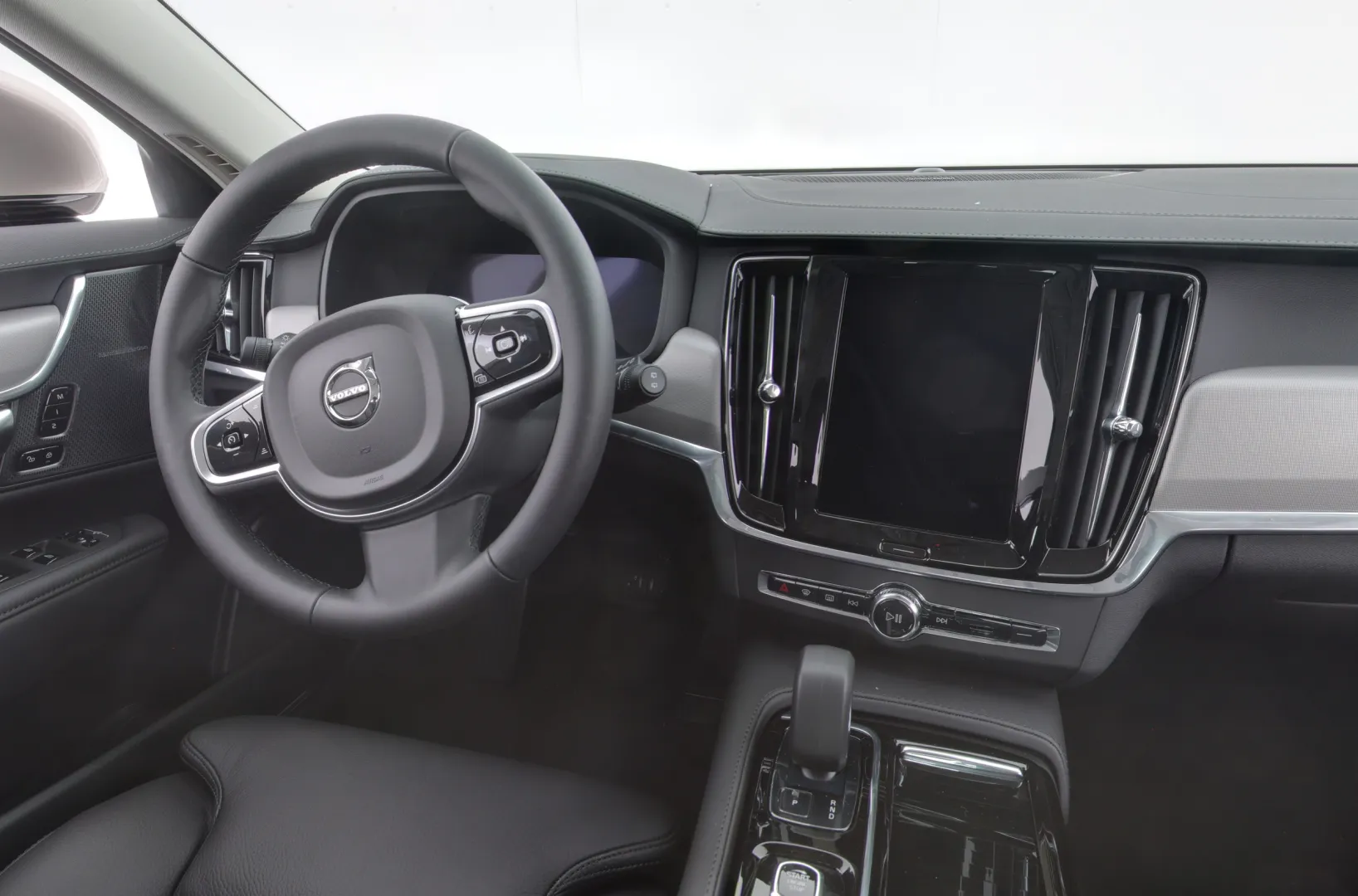 Volvo V90 EVJ-384 carousel image