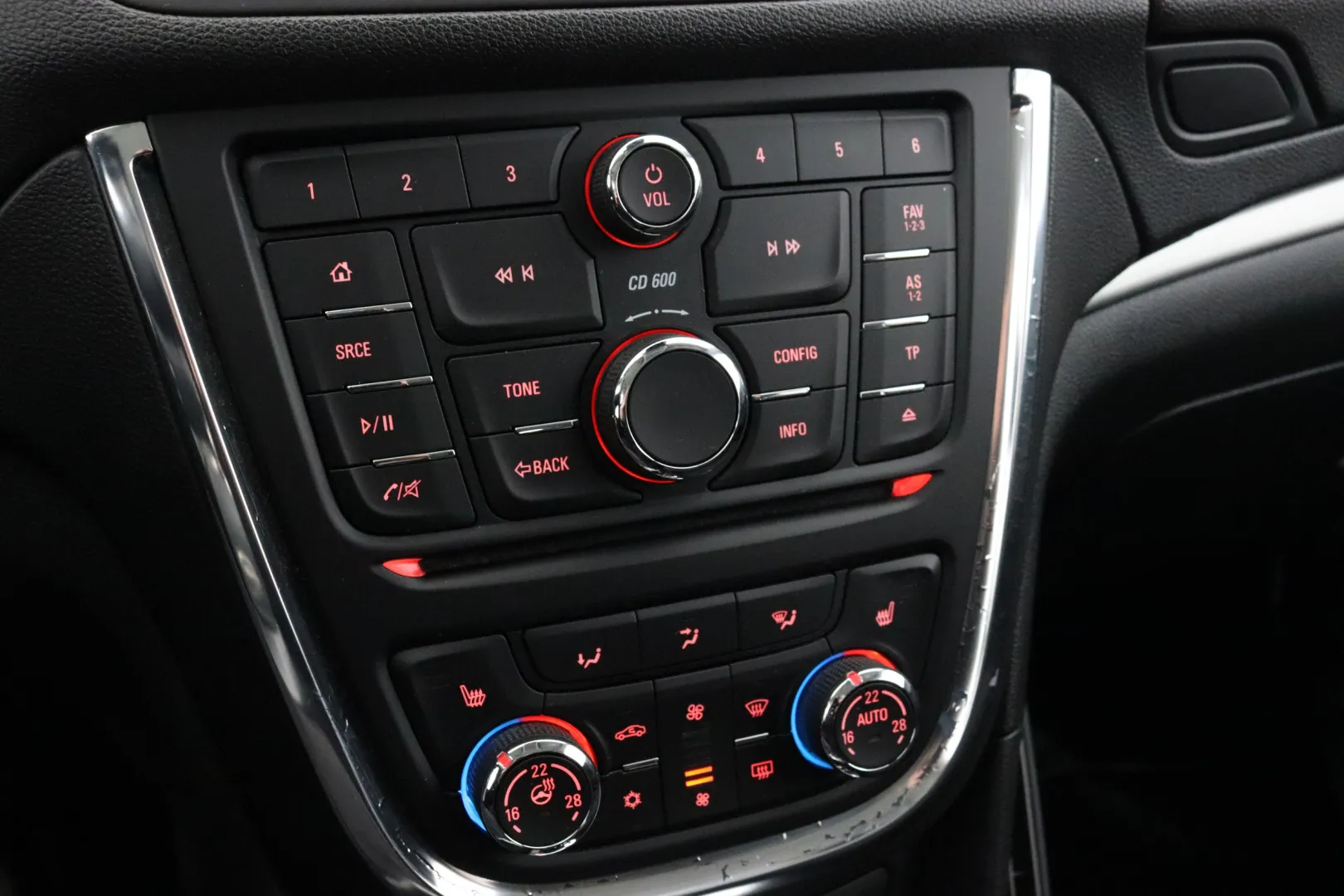 OPEL Mokka YIX-751 carousel image