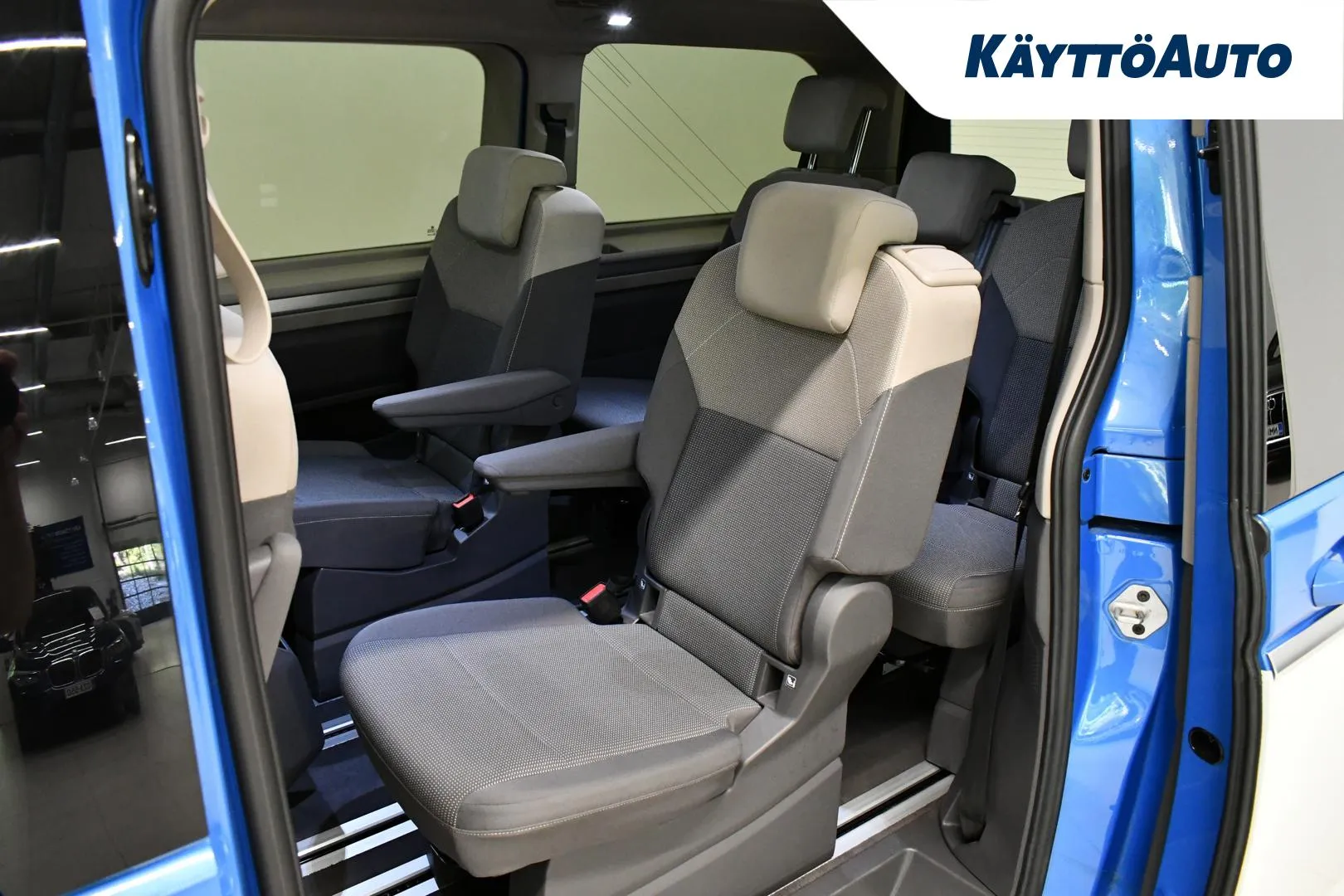 VOLKSWAGEN Multivan CRB-860 carousel image