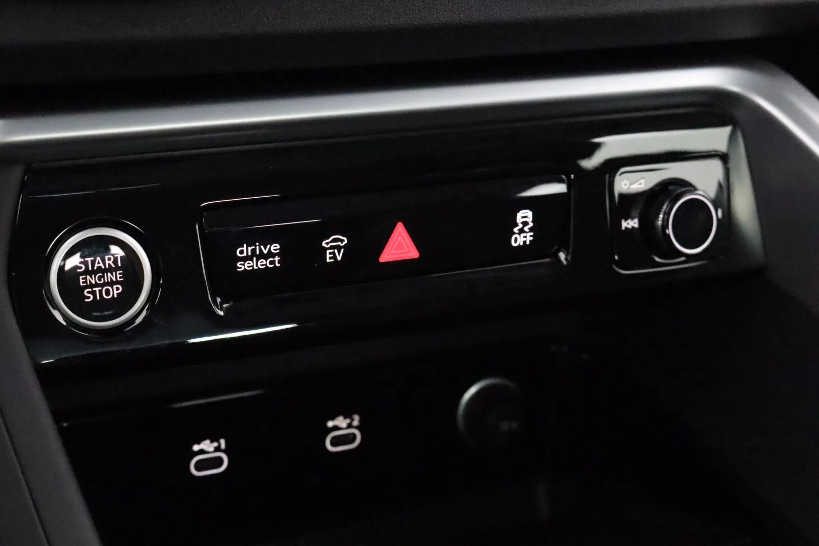 AUDI Q5 ZPS-113 carousel image