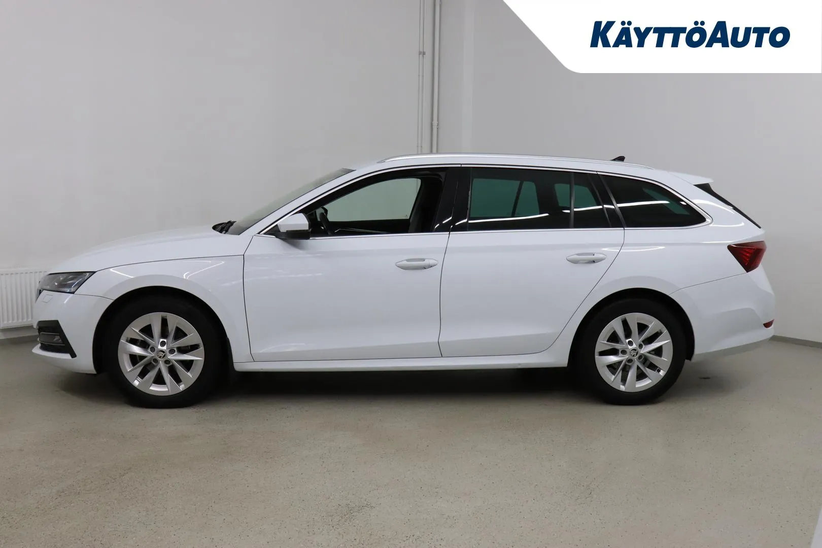 Skoda Octavia ESJ-438 carousel image