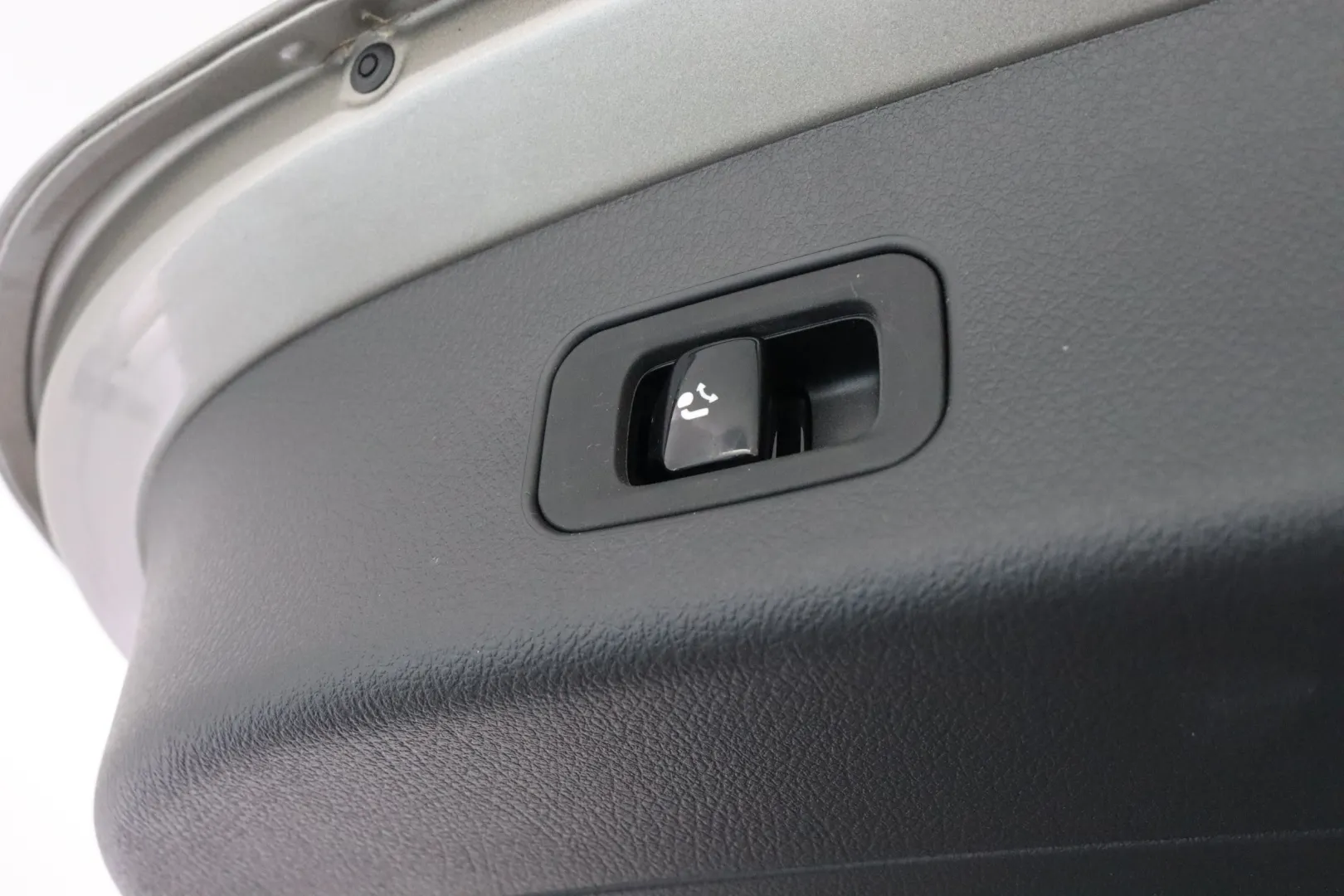 MERCEDES-BENZ GLC KUP-947 carousel image