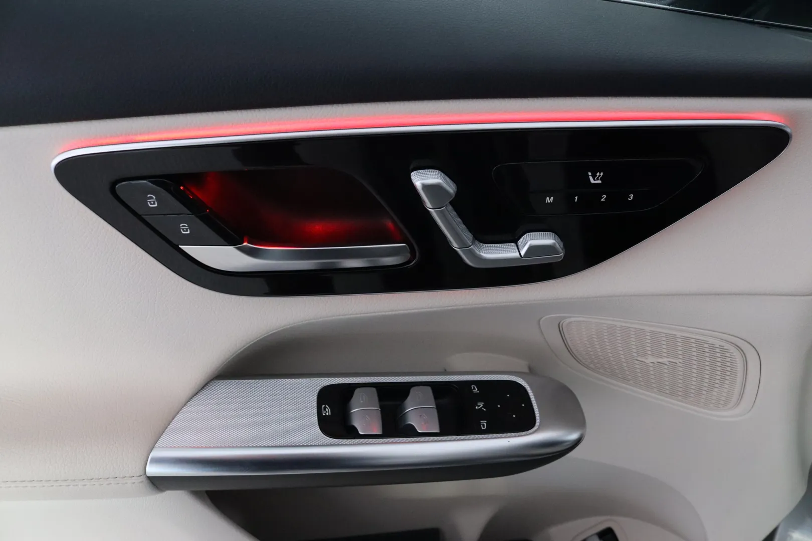 MERCEDES-BENZ GLC KUP-947 carousel image