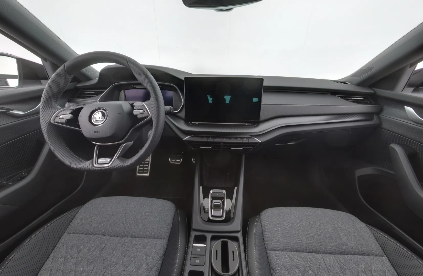 Skoda Octavia CRZ-799 carousel image