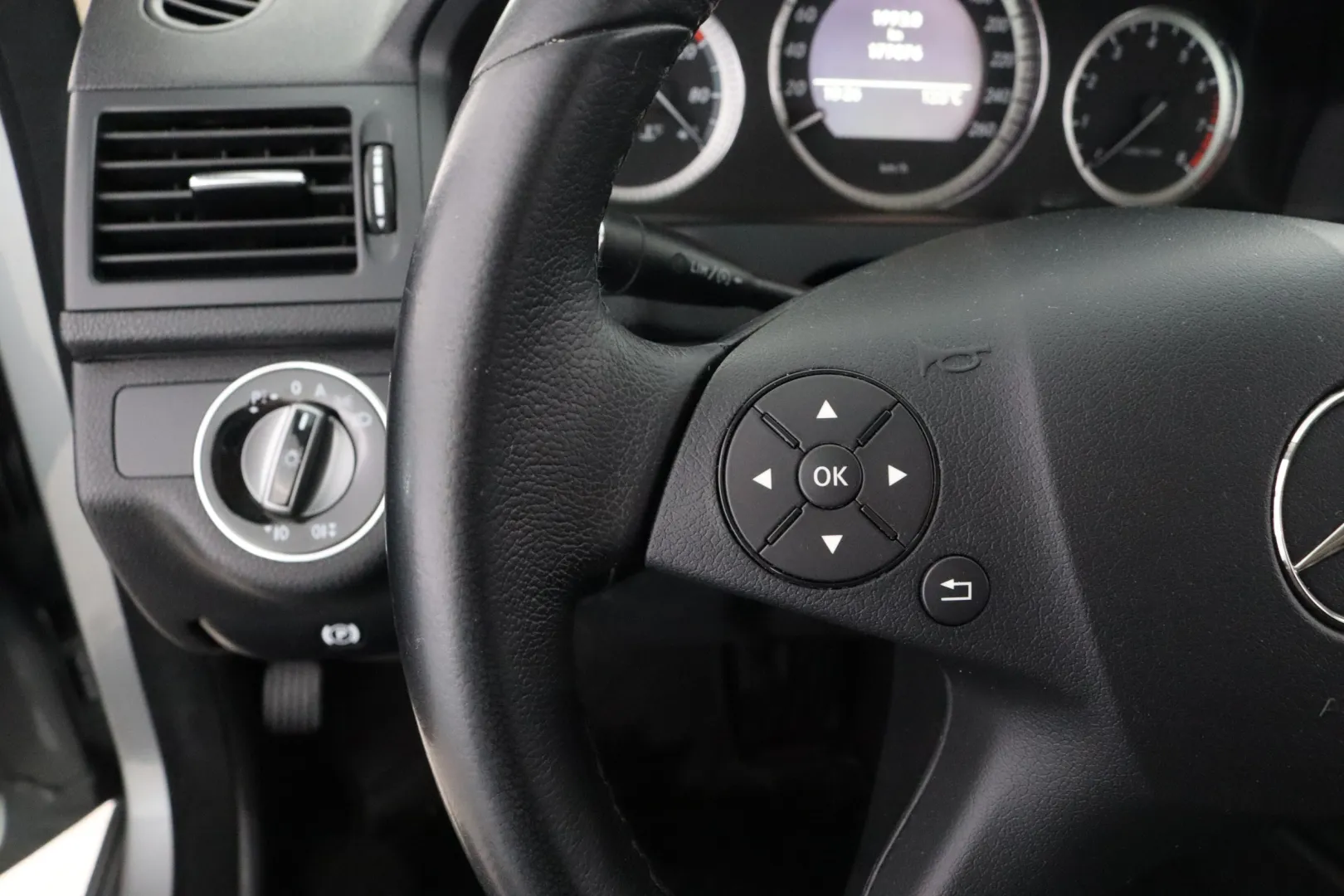 MERCEDES-BENZ C HJY-217 carousel image