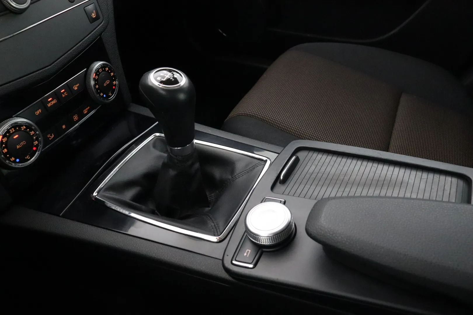 MERCEDES-BENZ C HJY-217 carousel image