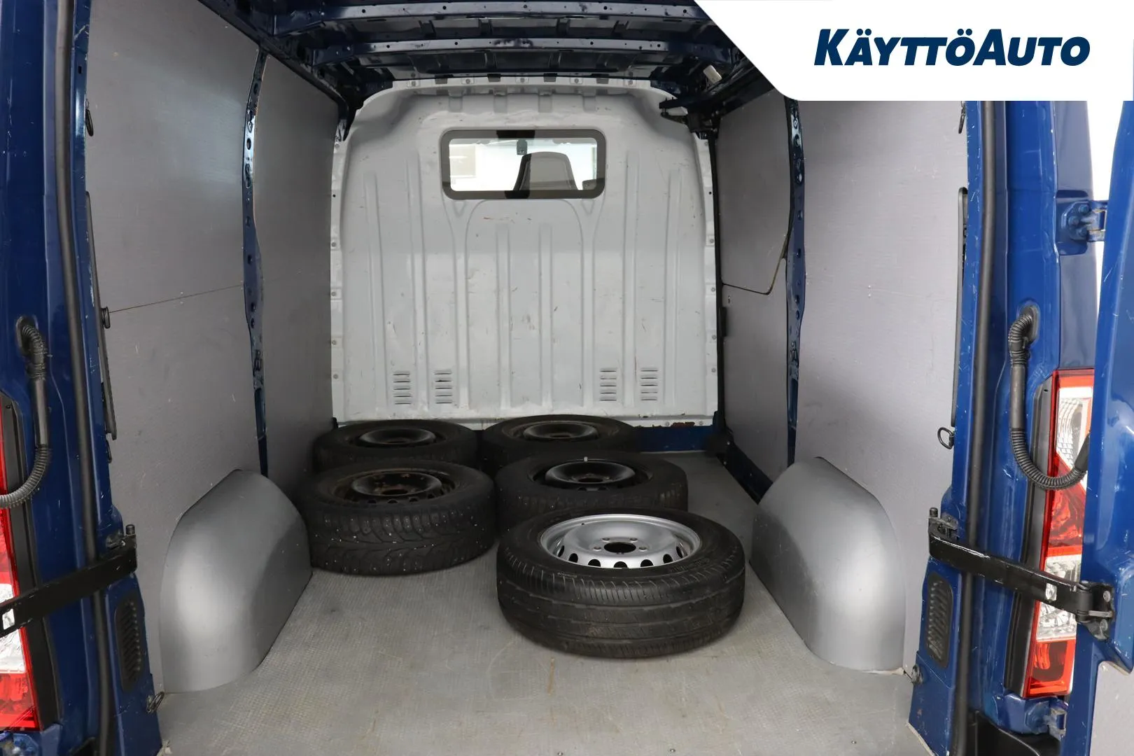 Nissan NV400 SLP-245 carousel image