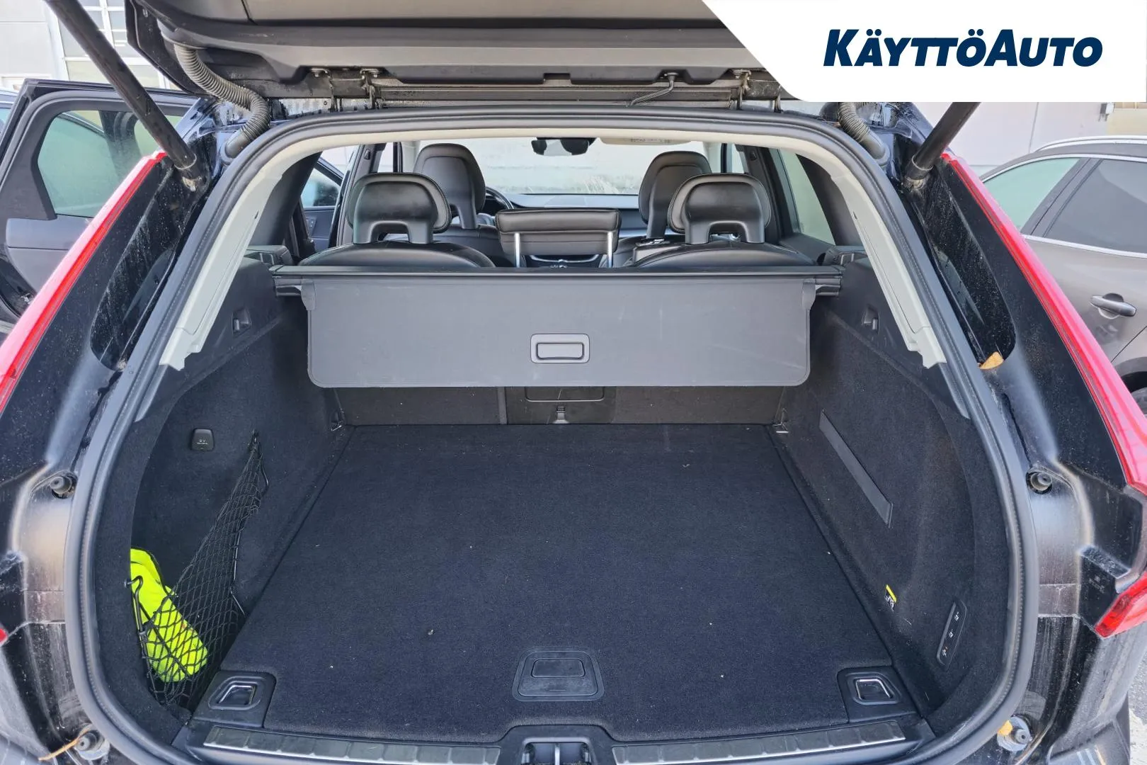 Volvo XC60 FMZ-855 carousel image