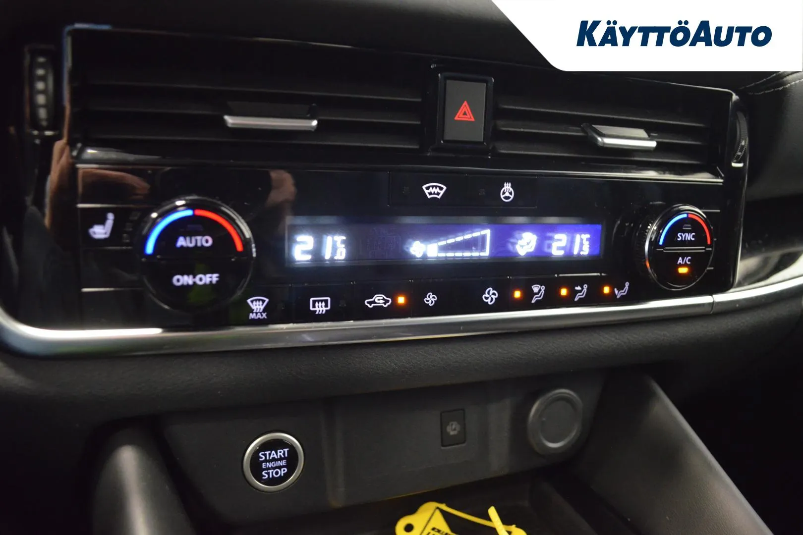 NISSAN Qashqai JMK-443 carousel image